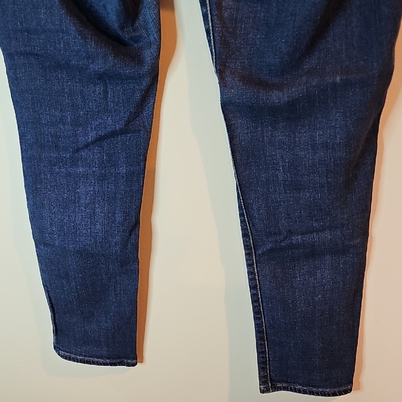 Levi's 711 Blue 31x26 Cropped Ankle Jeans with Tapered Fit - Picture 5 of 13